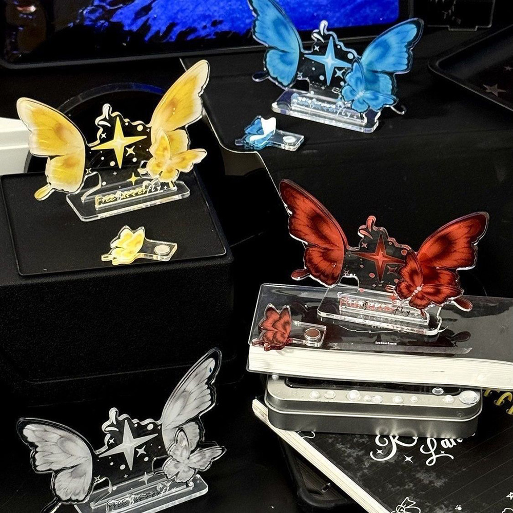 4Pcs Butterfly Acrylic Badge D - огляд і ціна Desk Setup Photo