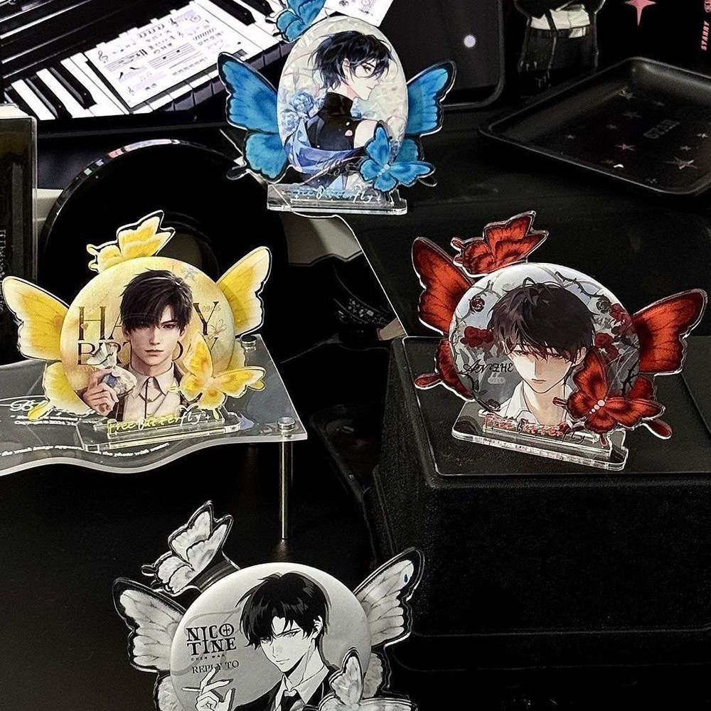 4Pcs Butterfly Acrylic Badge D - огляд і ціна Desk Setup Photo